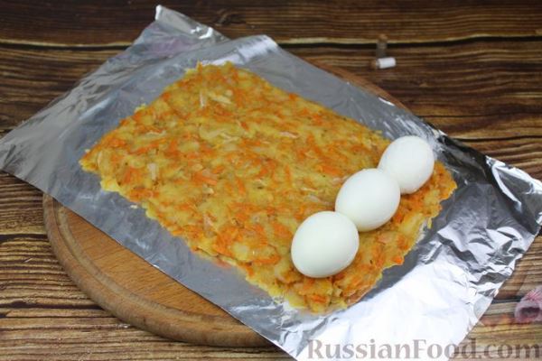 Рулет из рыбы с овощами и варёными яйцами (в духовке)