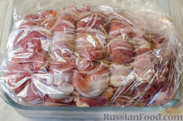 Свиная шея, запеченная с овощами и грибами (в рукаве)