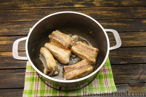 Жаркое из свиных рёбрышек и картофеля
