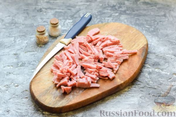 Сушки, запечённые с ветчиной, перцем и сыром