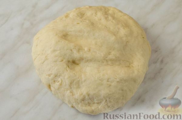 Дрожжевые пирожки с горохом и грибами (в духовке)