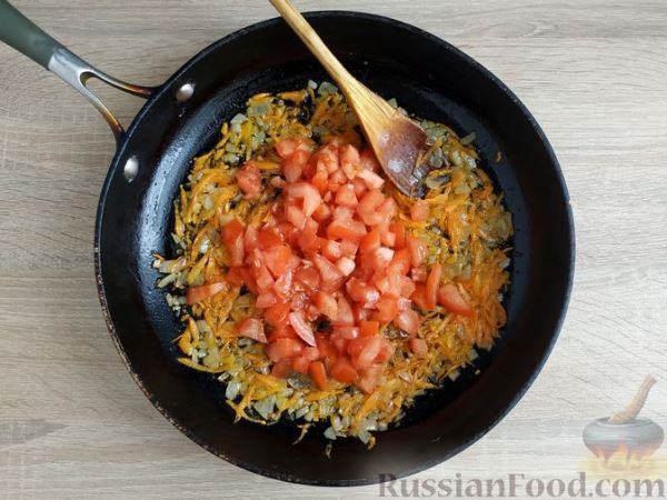 Кускус с курицей и овощами, на сковороде