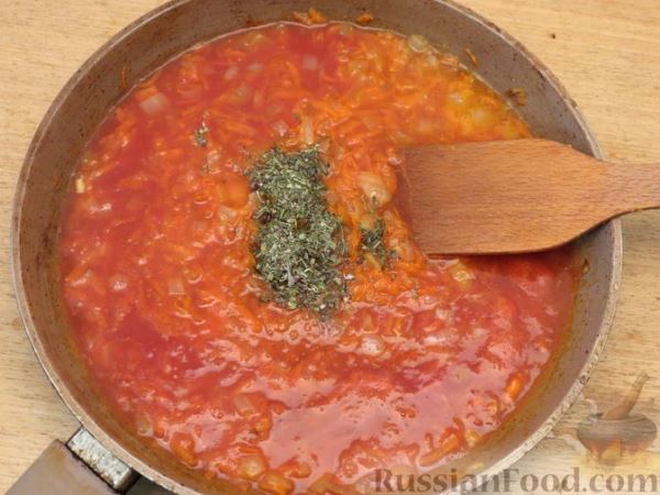 Голубцы с курицей, овсянкой и стручковой фасолью, в томатном соусе