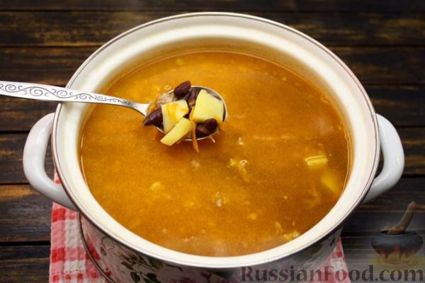Фасолевый суп с тушёнкой
