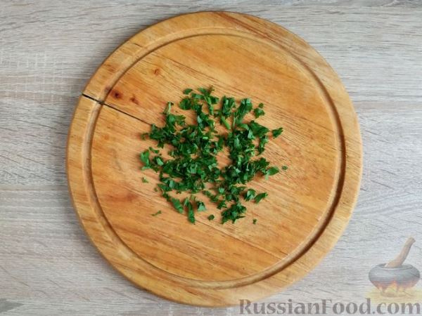 Жареный минтай с луком, в омлете