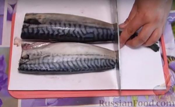 Рулет из скумбрии с овощами, грибами и сыром