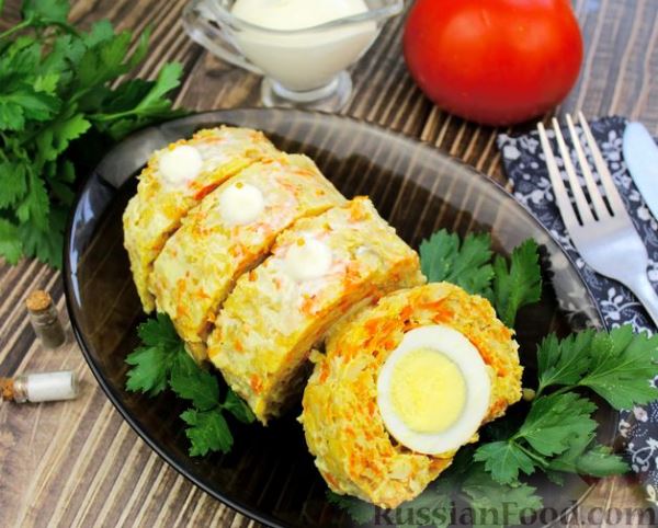 Рулет из рыбы с овощами и варёными яйцами (в духовке)
