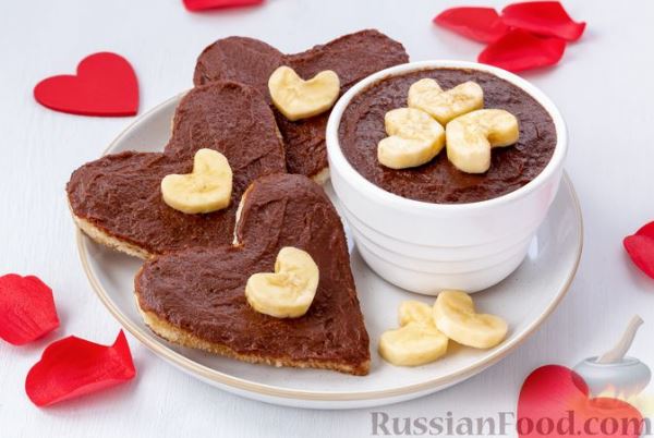 Гренки с шоколадно-банановой пастой с апельсиновым соком