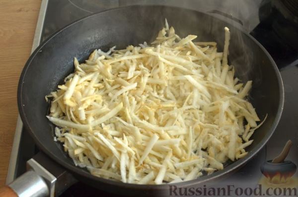 Скумбрия, запечённая с сельдереем и грибами (в фольге)