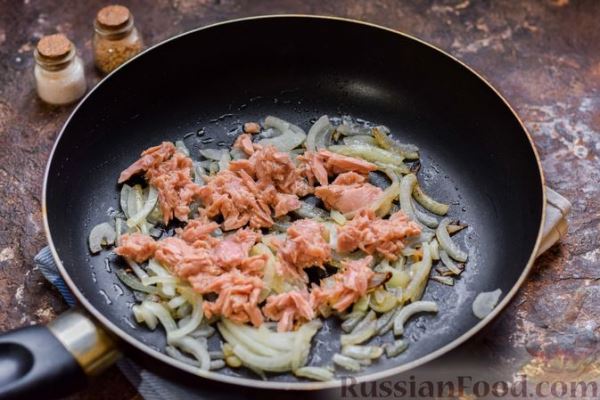 Гречка с консервированным тунцом и оливками