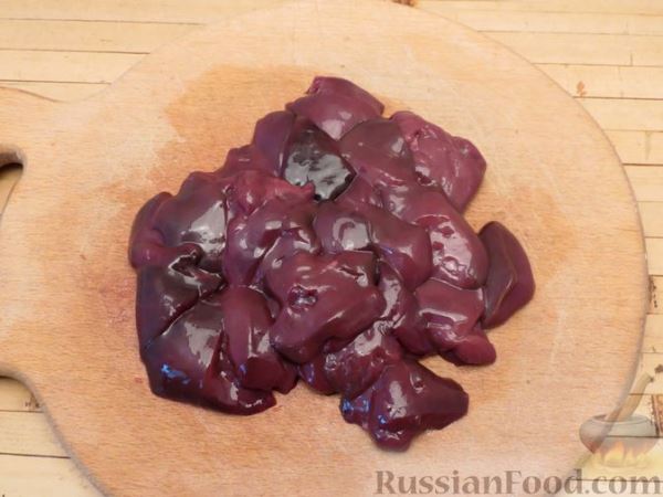 Печень индейки в сметане, с репой и сладким перцем