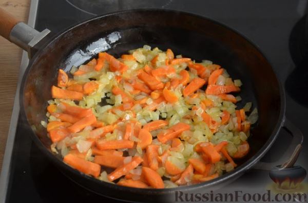 Суп с куриными рулетиками и клецками