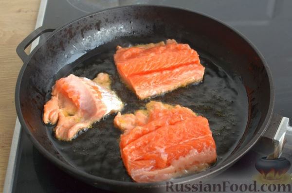 Фриттата с лососем и брюссельской капустой