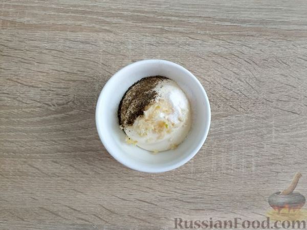 Салат с сельдереем, морковью, яблоком и сыром