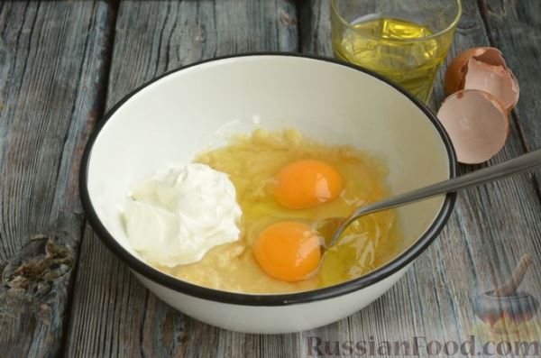 Пряный бананово-морковный кекс с вяленой клюквой и орехами