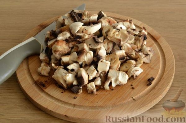 Скумбрия, запечённая с сельдереем и грибами (в фольге)