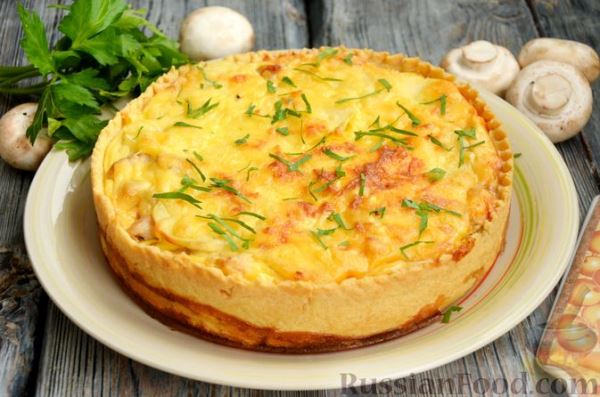 Киш с индейкой, грибами и картофелем