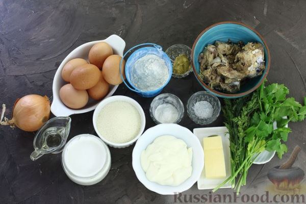 Манник с рыбой, отварными яйцами и майонезно-сметанной заливкой