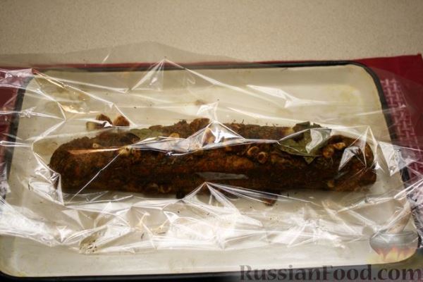 Пикантное сало, запечённое с чесноком и пряностями (в рукаве)