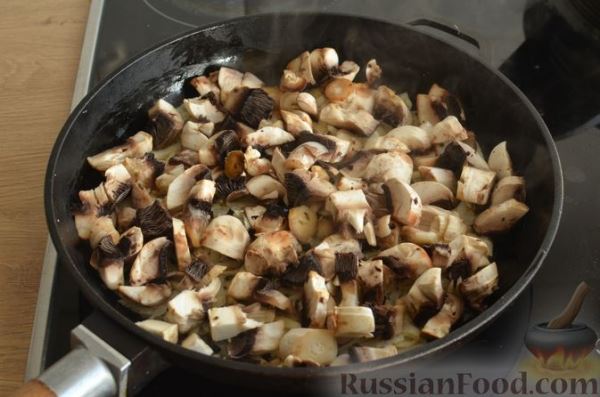 Скумбрия, запечённая с сельдереем и грибами (в фольге)