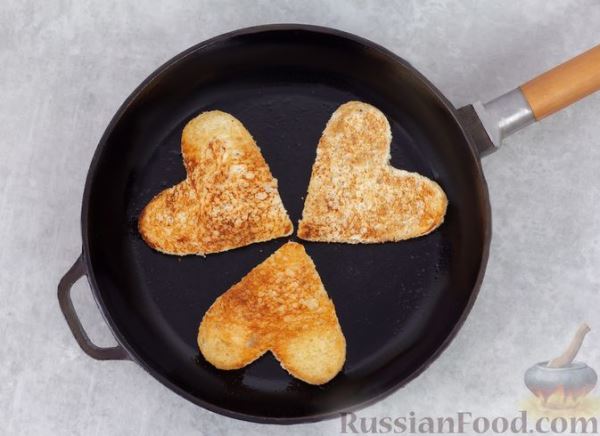 Гренки с шоколадно-банановой пастой с апельсиновым соком
