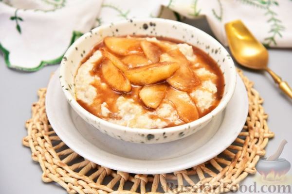 Овсянка на молоке, с изюмом, яблоками и корицей