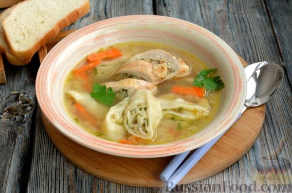 Суп с куриными рулетиками и клецками