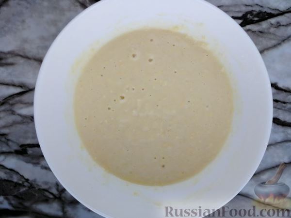 Закусочные маффины с маринованными огурцами, отварными яйцами и сыром