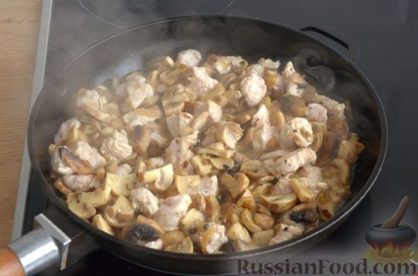 Киш с индейкой, грибами и картофелем