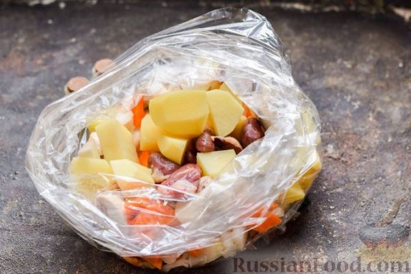 Картошка с грибами и куриными сердечками (в рукаве)