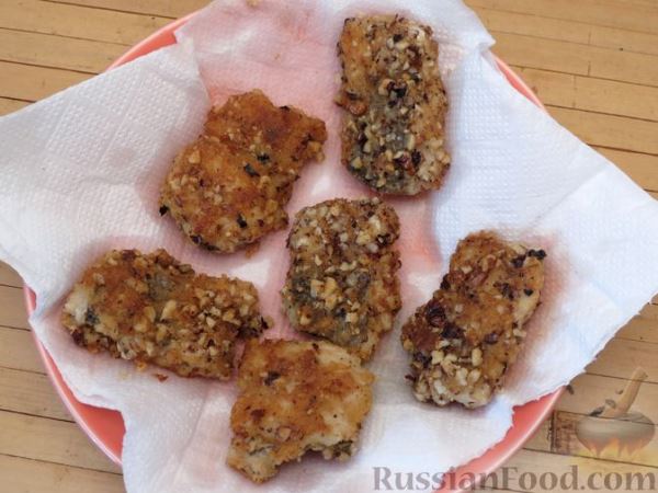 Рыба, жаренная в ореховой панировке