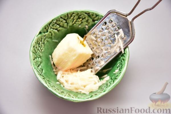 Овсянка на молоке, с изюмом, яблоками и корицей