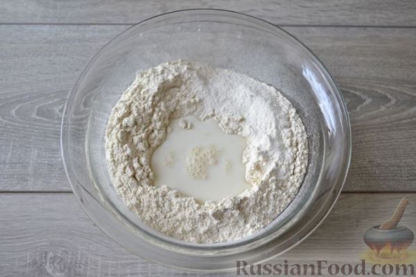 Катлама с пряной луковой начинкой