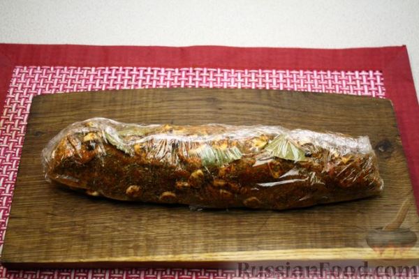 Пикантное сало, запечённое с чесноком и пряностями (в рукаве)