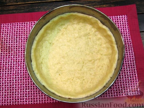 Песочный пирог с начинкой из чернослива с орехами и сметанно-яичной заливкой