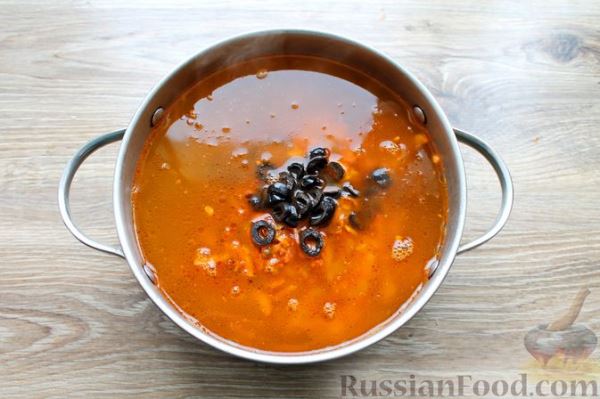 Мясная сборная солянка с тушёнкой