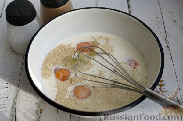 Фриттата с лососем и брюссельской капустой