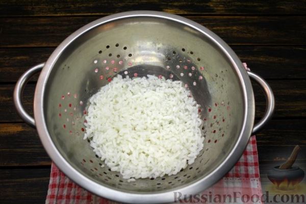 Рыбный суп с рисом, консервированными помидорами  и сливками