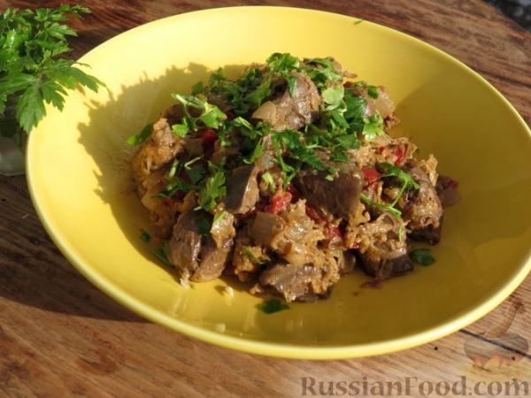 Печень индейки в сметане, с репой и сладким перцем