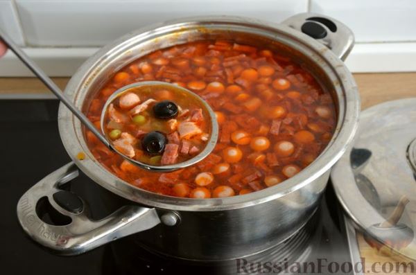 Солянка с консервированным горошком