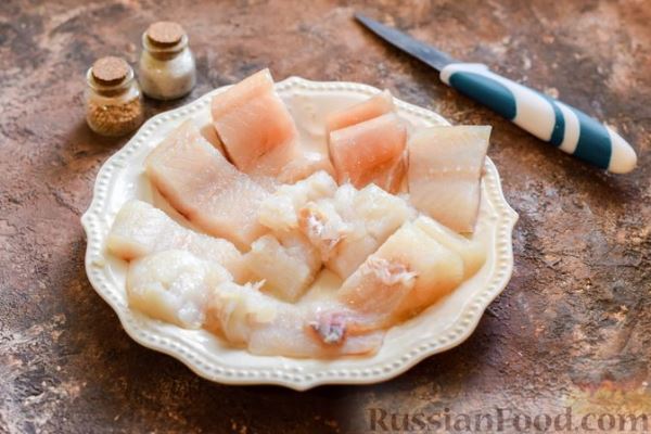 Минтай, запечённый с луком (в рукаве)