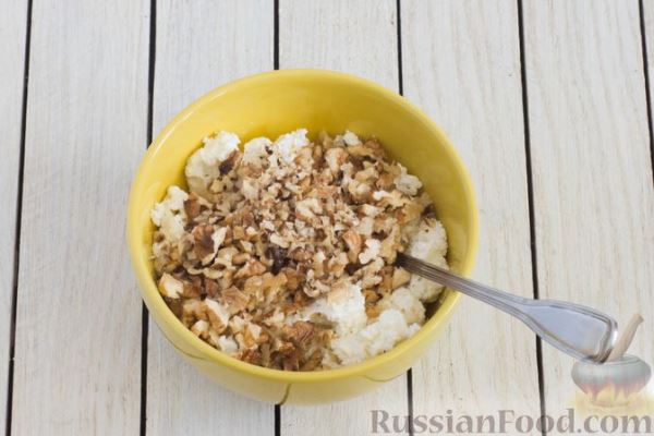 Финики, фаршированные творогом, грецкими орехами и кокосовой стружкой