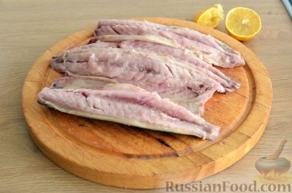 Скумбрия, запечённая с сельдереем и грибами (в фольге)