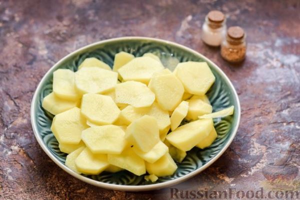 Картофельные котлеты с консервированным тунцом, сыром и зеленью
