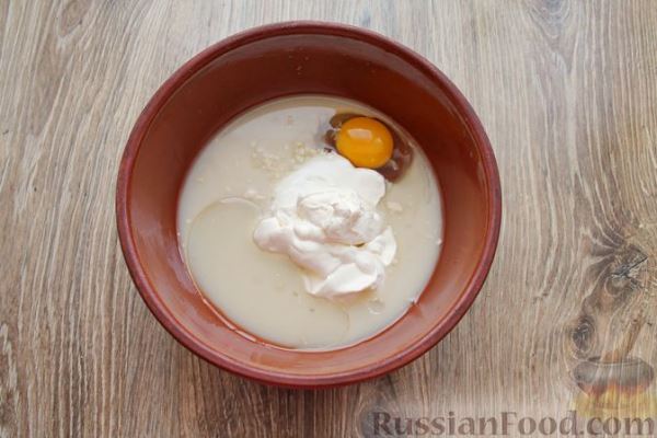 Рулет из дрожжевого теста на сметане, с рассольным сыром