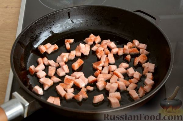 Яичница в хлебе, с сыром и колбасой