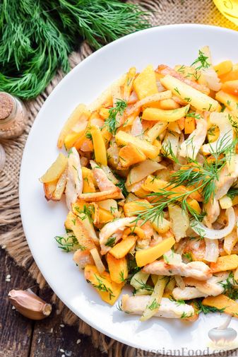 Жареная картошка с тыквой и курицей