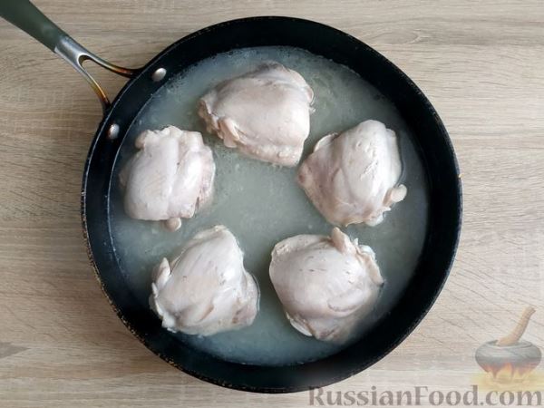 Курица, тушенная с морковью