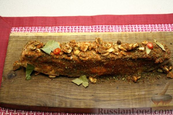 Пикантное сало, запечённое с чесноком и пряностями (в рукаве)