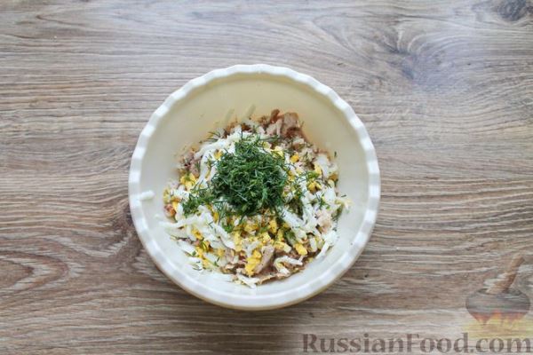 Дрожжевые пирожки с яйцом, курицей и укропом (в духовке)